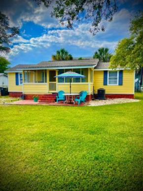 Beach cottage/King BR/walk2beach/Golf Cart option